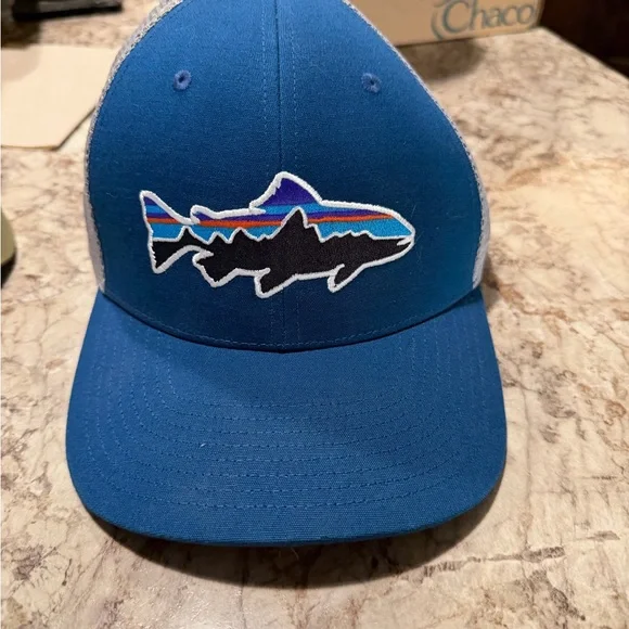 Ranger Boats, Simme Fishing, Patagonia, and Costa hats. - Picture 6 of 7